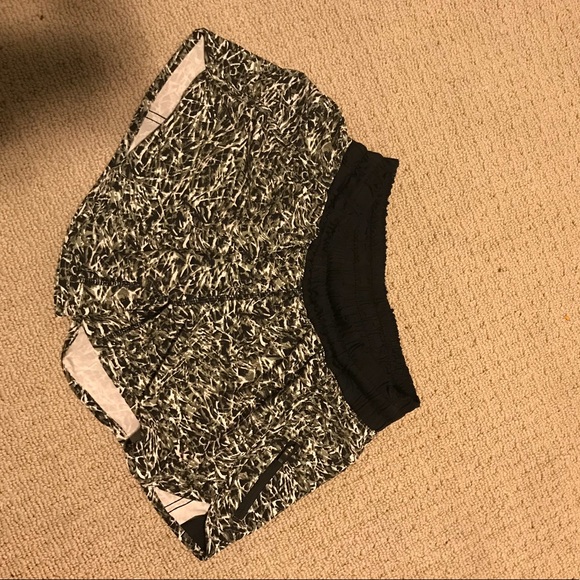 lululemon athletica Pants - Size 6 LuLulemon Tracker shorts